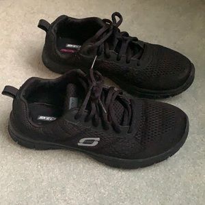 Skechers - memory foam all black sneakers